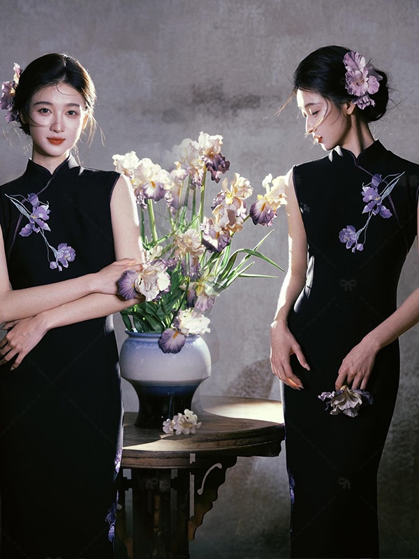Photography Young - New Chinese Style Vintage Black Embroidered
